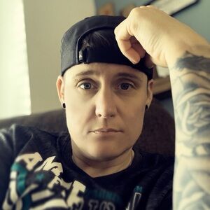 Meet your Posher, Adrienne